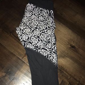 Lulu Lemon Black and white crop pants